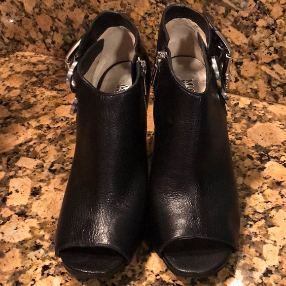 Michael Kors Cheyenne open-toe stiletto bootie in black leather - Picture 2 of 7